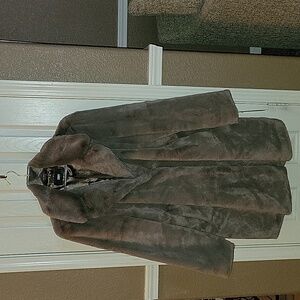 DKNY SZ XL BEAUTIFUL TAUPE GRAY COLOR  FAUX FUR JACKET FULLY LINED